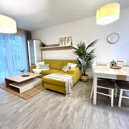 The Elite Suite Downtown 2- Bedroom Apt Ac & Garage Parking Bratislava Bagian luar foto