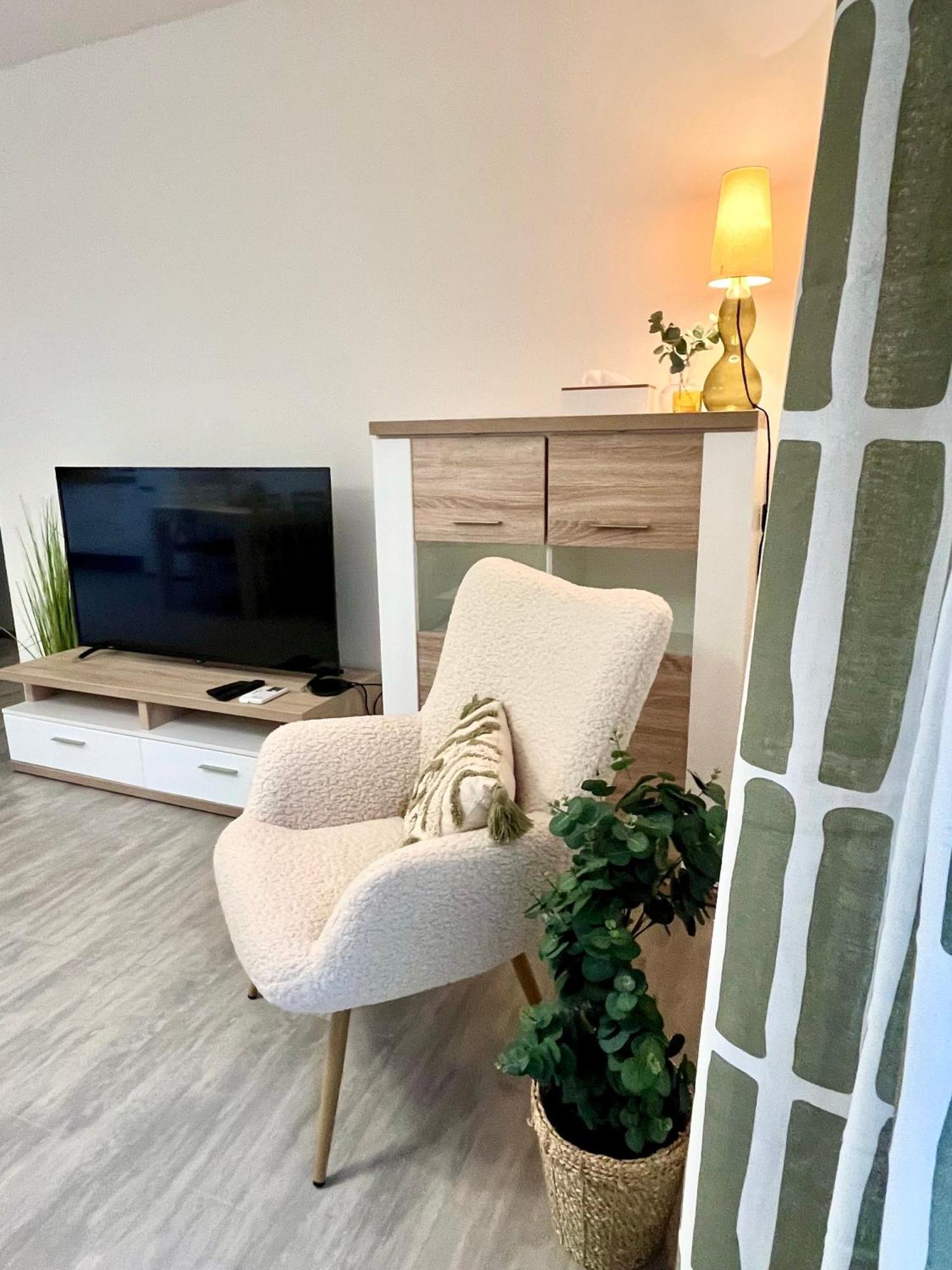 The Elite Suite Downtown 2- Bedroom Apt Ac & Garage Parking Bratislava Bagian luar foto