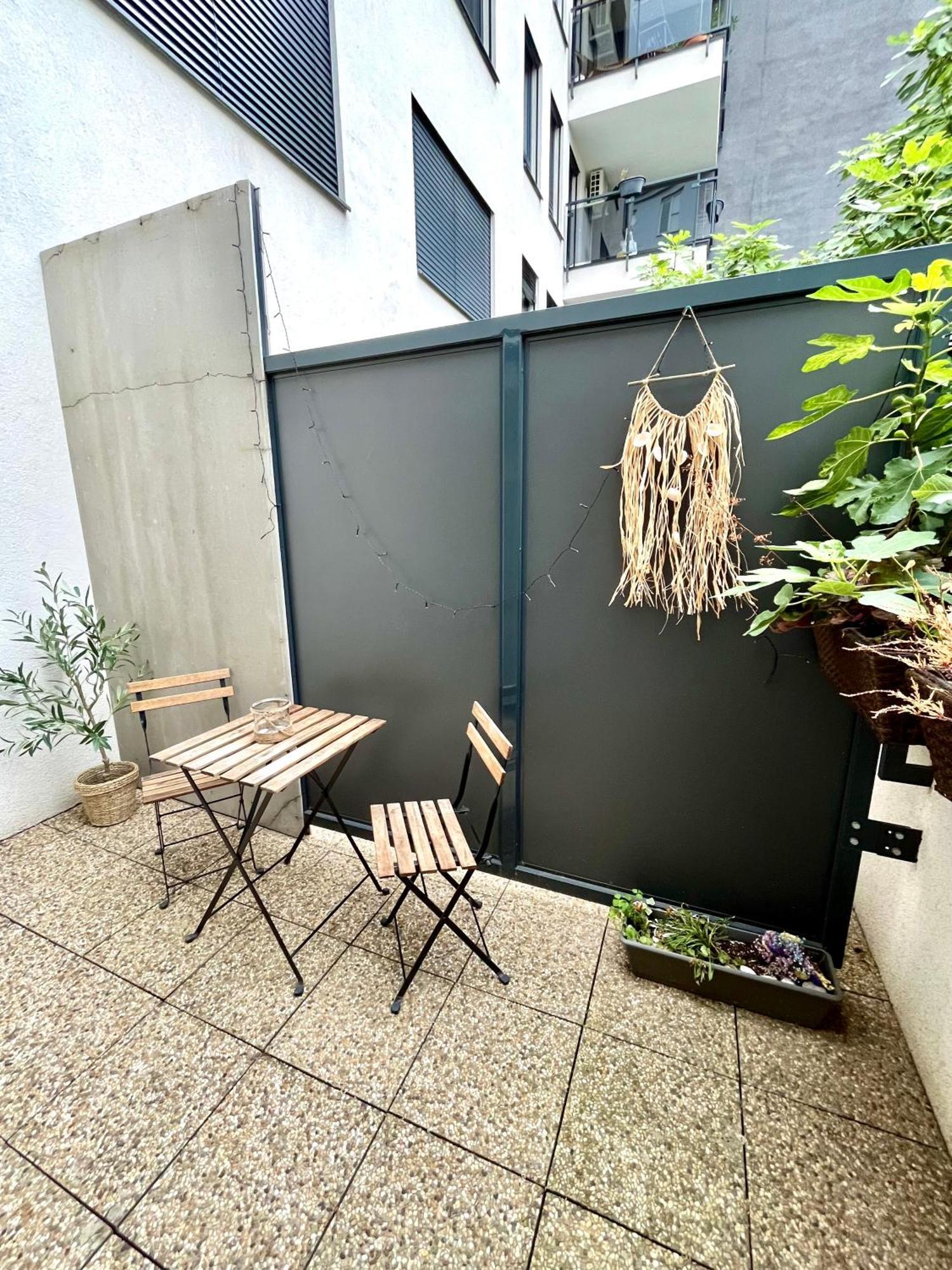 The Elite Suite Downtown 2- Bedroom Apt Ac & Garage Parking Bratislava Bagian luar foto