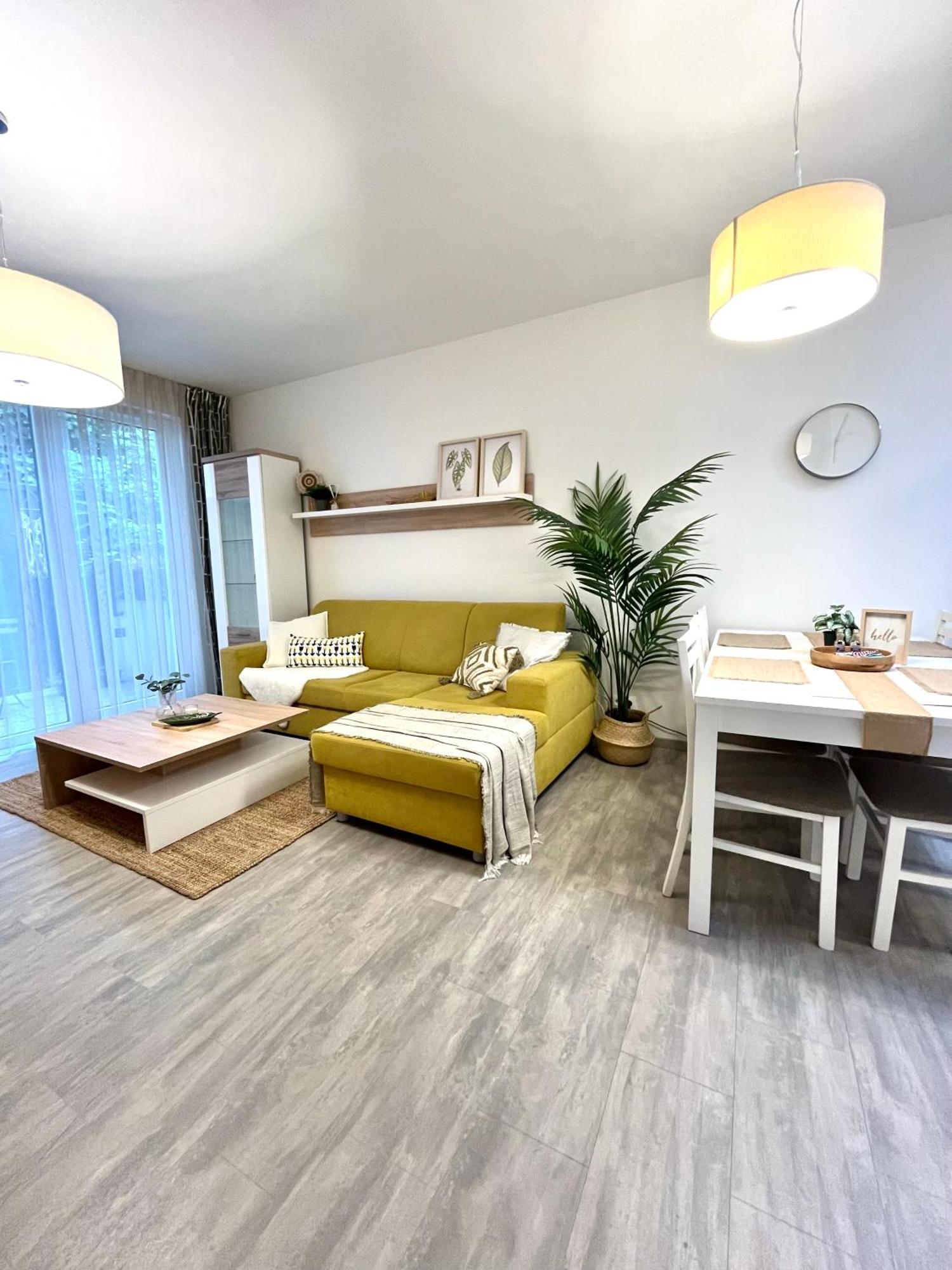 The Elite Suite Downtown 2- Bedroom Apt Ac & Garage Parking Bratislava Bagian luar foto